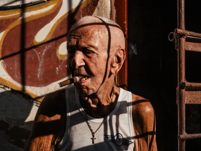 Photographer Takes 50 Unposed Street Photos That Prove Real Life Is Fascinating