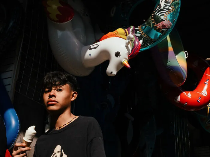 Photographer Takes 50 Unposed Street Photos That Prove Real Life Is Fascinating
