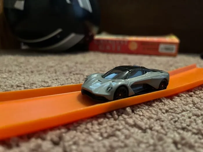 Aston Martin Valhalla