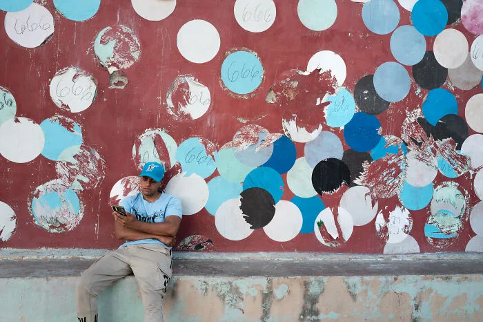 This Street Photographer Shows How ‘Nothing Newsworthy’ Can Be Truly Beautiful (31 Pics)