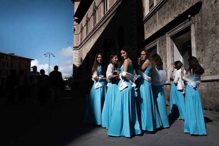 This Street Photographer Shows How ‘Nothing Newsworthy’ Can Be Truly Beautiful (31 Pics)