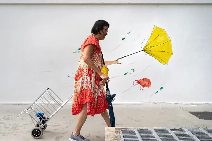 This Street Photographer Shows How ‘Nothing Newsworthy’ Can Be Truly Beautiful (31 Pics)