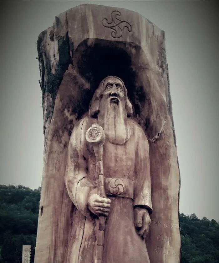 Artist Turns Tree Stumps Into Magical Sculptures, And Here Are 20 Of His Best Creations