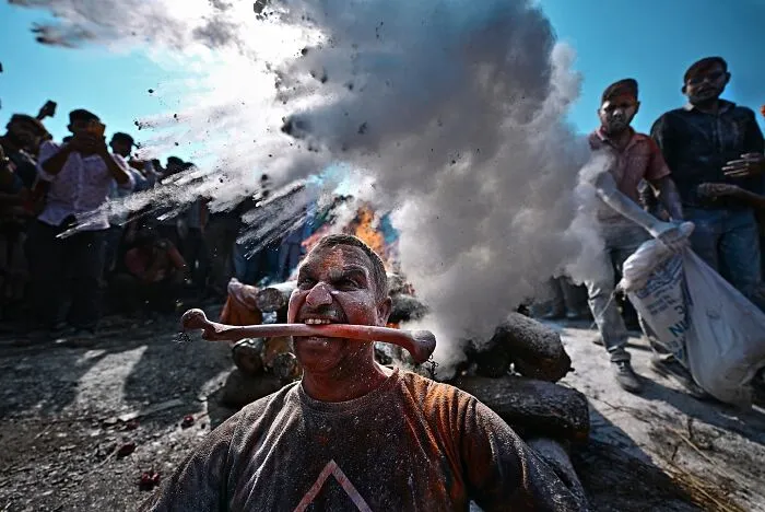 65 Dynamic Street Photography Shots Capturing India’s Heartbeat By Sammya Brata Mullick