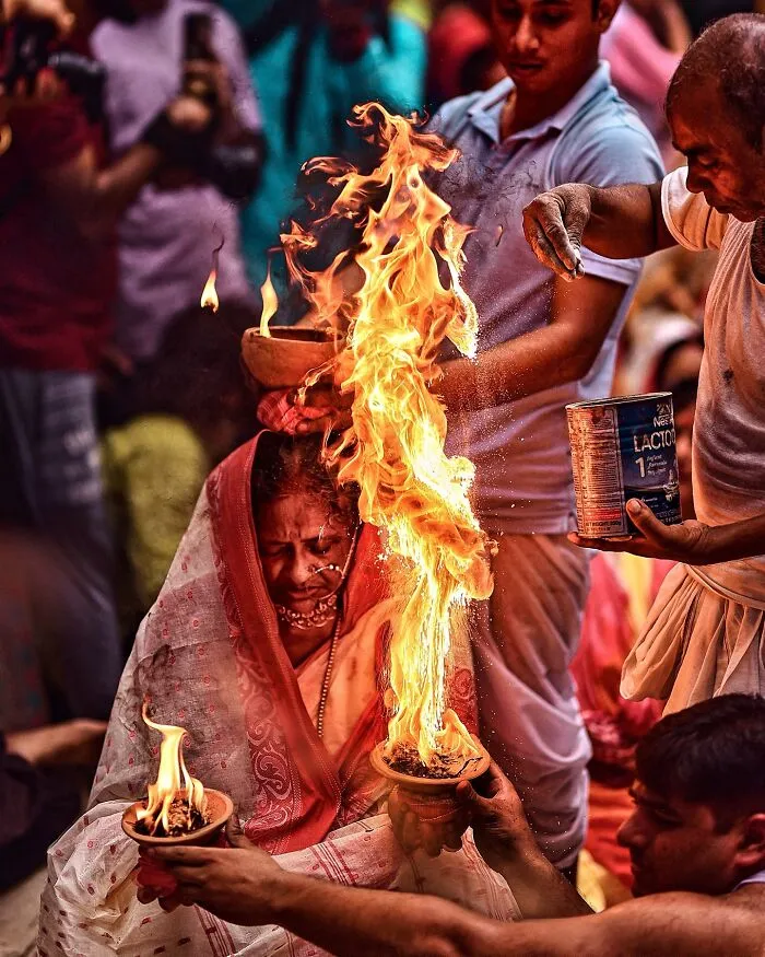 65 Dynamic Street Photography Shots Capturing India’s Heartbeat By Sammya Brata Mullick
