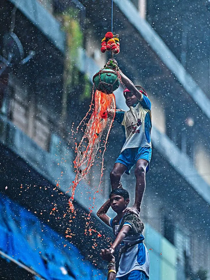 65 Dynamic Street Photography Shots Capturing India’s Heartbeat By Sammya Brata Mullick