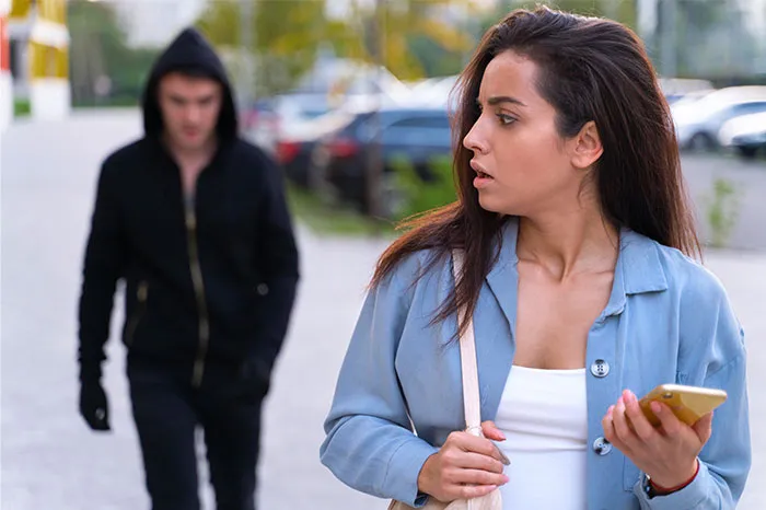 Someone Asks "Street-Smart" People To Share Their Tips And Tricks, 50 Deliver