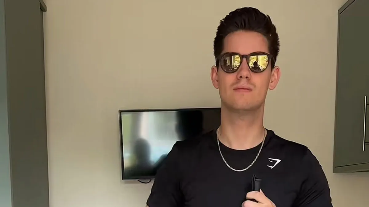 50 Diabolical, Unhinged And Funny Questions This Blind Guy Answered About Himself