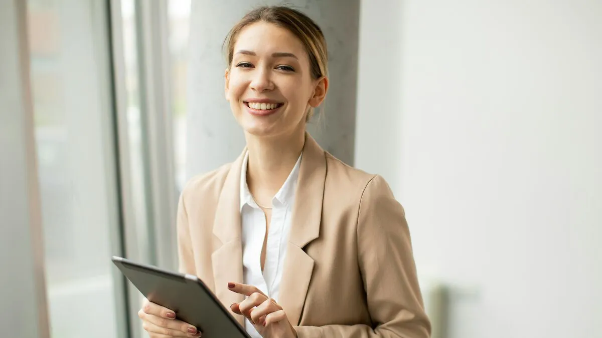 Netizens Rush To Defend Gen Z Worker Who Was Slammed For 'Inappropriate' Office Dress Code