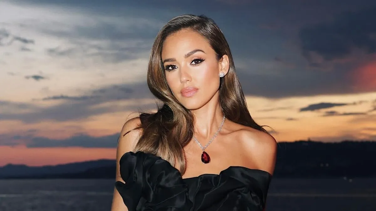 Jessica Alba Stuns With Bikini Body As Ex-Husband Is Spotted Holding Hands With Much Younger Model