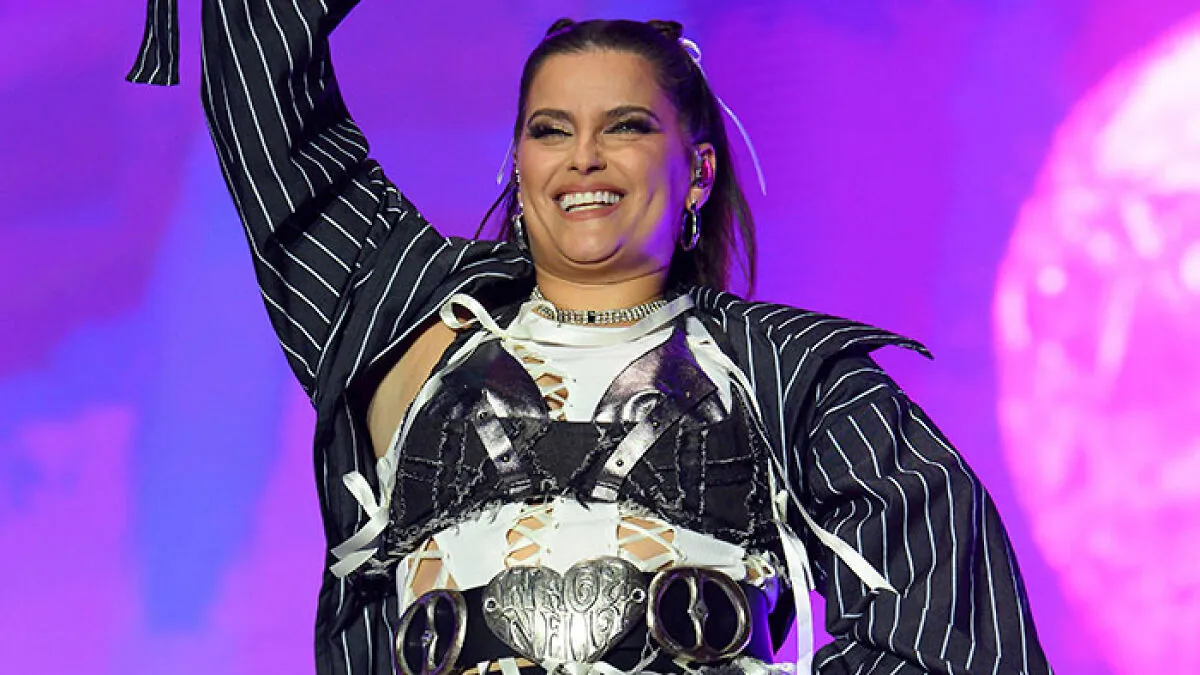 “2006 > 2005”: Nelly Furtado’s Latest Performance Has Fans Asking “[What] Happened To Her”