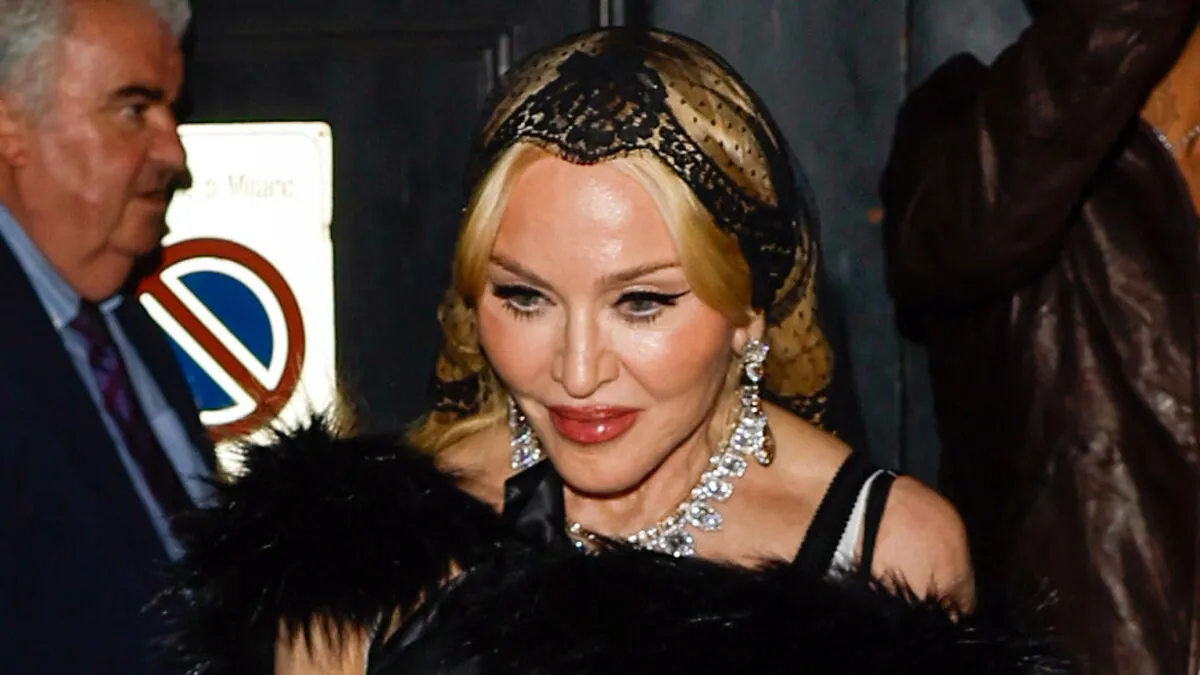 “Doesn’t It Feel Free?”: 31 Stars Seen Without Makeup Or Professional Lighting