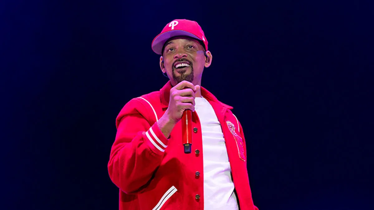 “Let's See Those Twenty-Fingered Hands In The Air!”: Will Smith Mocked Over Faking Crowds With AI