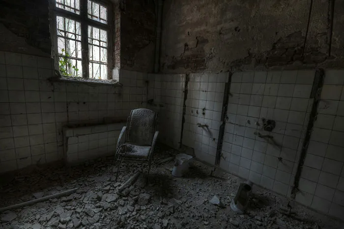 People Share 43 Stories Of When They Visited A Place That Made Them Nope Out Immediately 