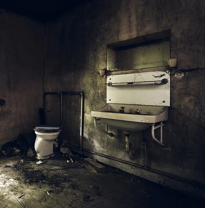 People Share 43 Stories Of When They Visited A Place That Made Them Nope Out Immediately 