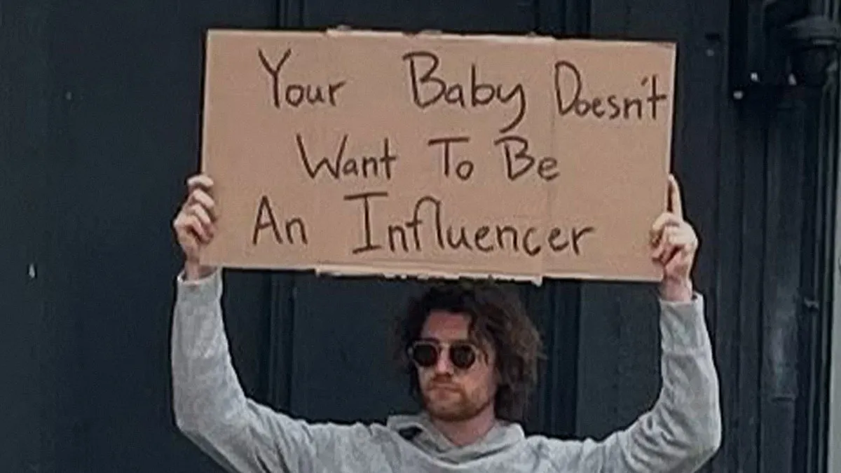 The “Dude With The Sign” Has Even More Things To Say And Here Are 50 Of The Newest Pics