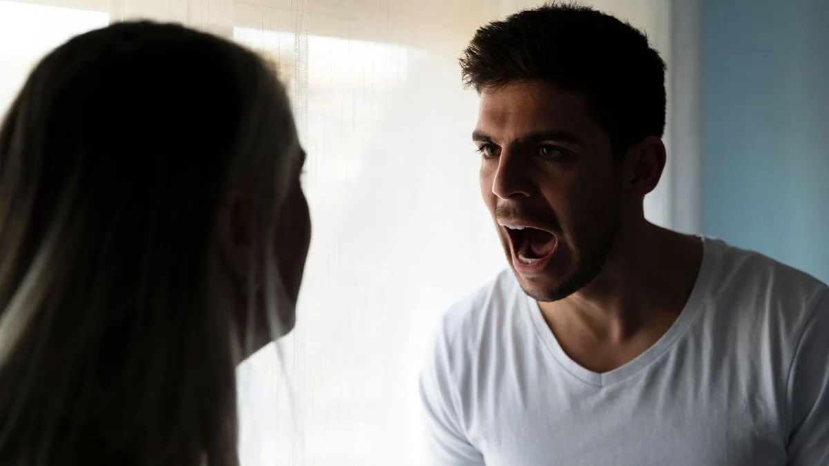 Wife Calls Hubby After “Girls’ Night” Leads To Random Man And Friend’s Pressure To Hook Up 