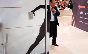 45 Unbelievable Street Coincidences Caught On Camera By Edas Wong