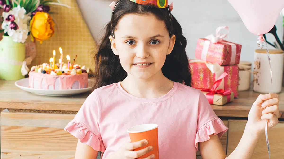 Mom Watches Daughter Handle Passive-Aggressive Adult With Pure Grace