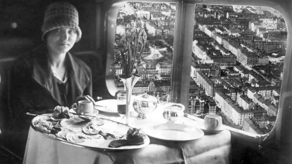 32 Photos That Show When Flying Was An Affair Of Pure Glamour