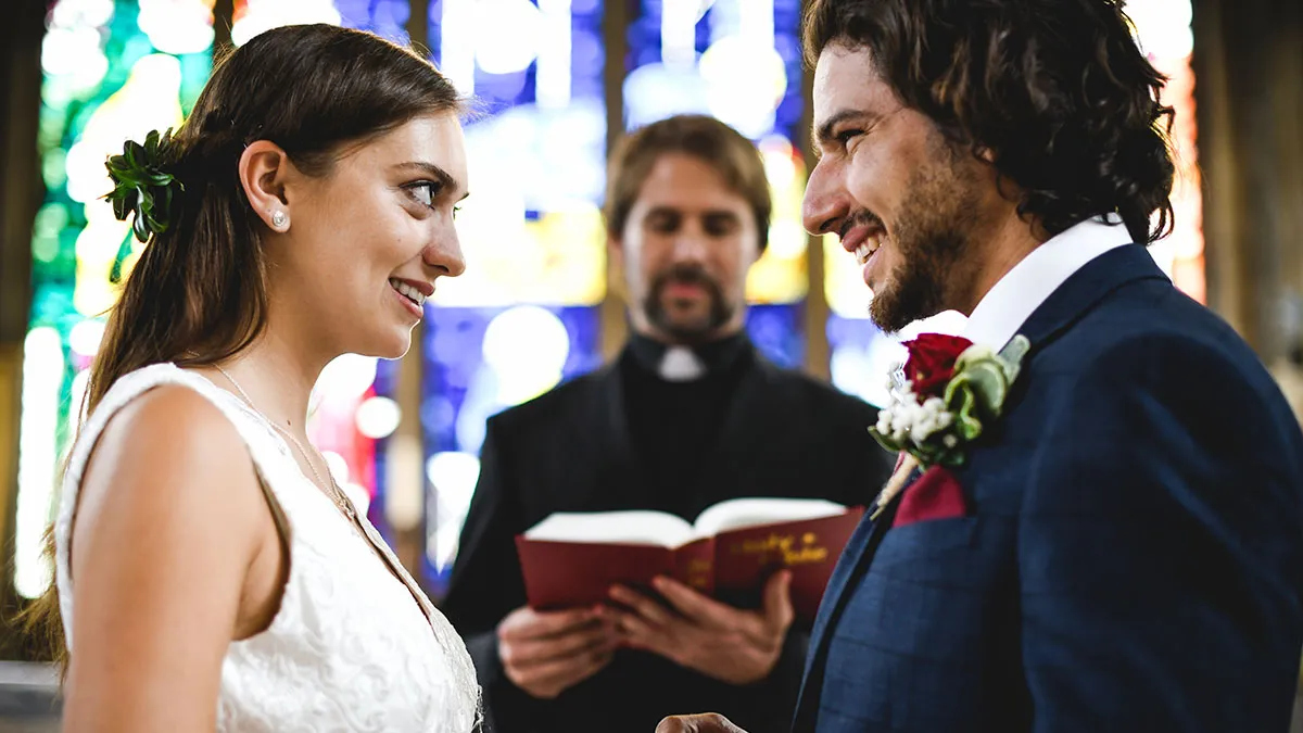 People Are Shocked Groom’s Unforgivable Mistake During Vows Doesn’t Cost Him His Marriage