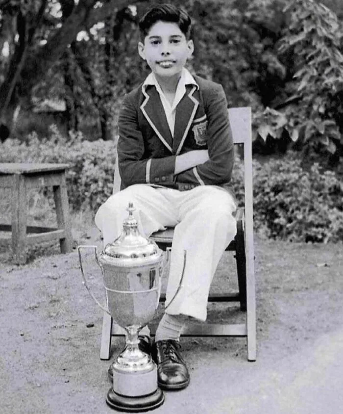 Freddy Mercury, también conocido como Farrokh Bulsara, en Bombay, India, en 1958