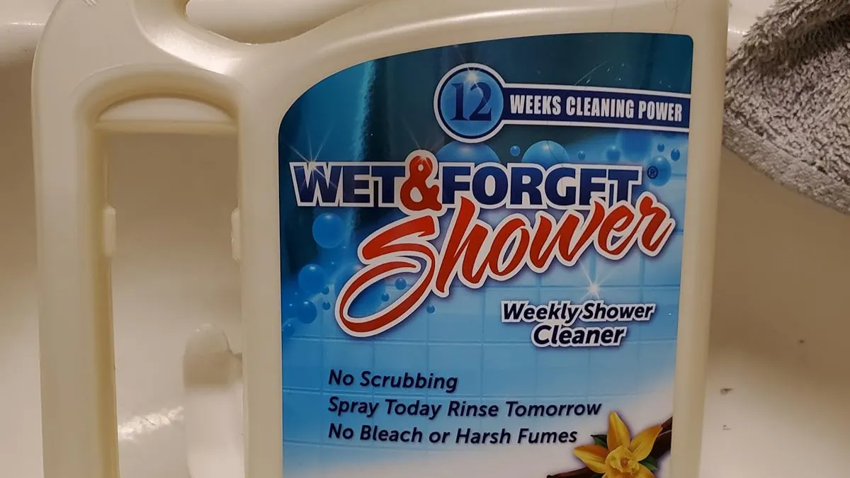 21 Ways To Fake Being A "Clean Person" With Minimal Actual Cleaning