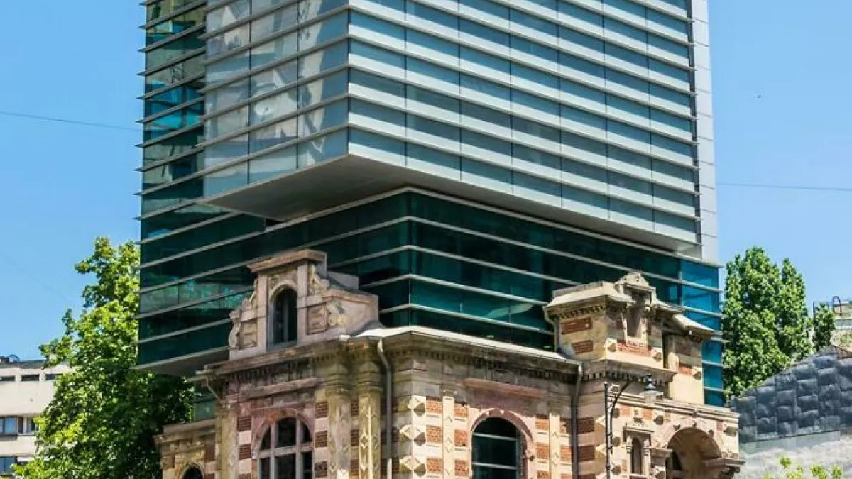 Old Versus Modern Architecture: 51 Fascinating Photos