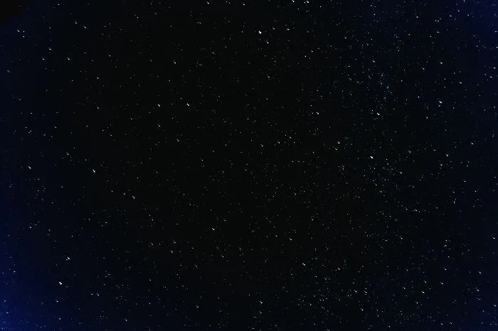 Night sky filled with countless stars, symbolizing the vastness and mystery behind the world’s greatest unsolved mysteries.