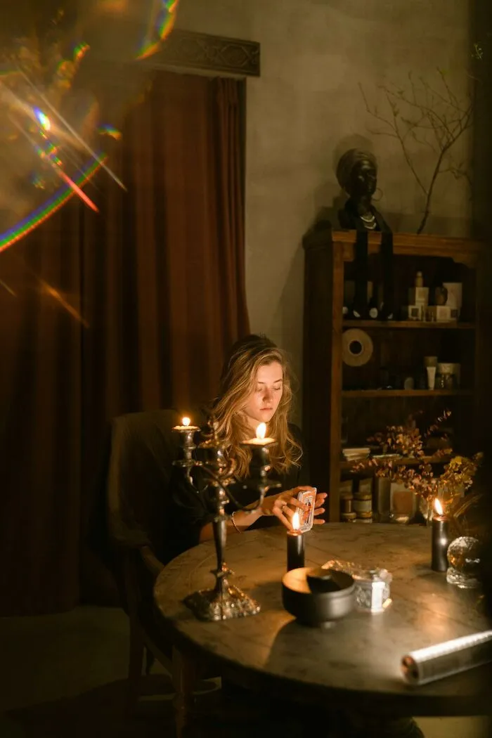 “She Pulled That From Thin Air”: 30 Things Psychics Predicted That Ended Up Becoming True