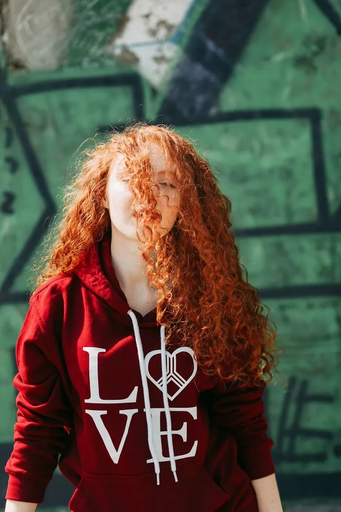 “She Pulled That From Thin Air”: 30 Things Psychics Predicted That Ended Up Becoming True
