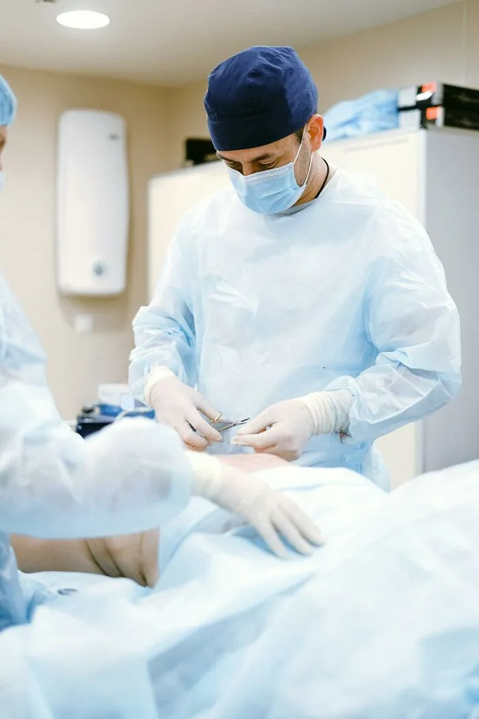 50 People Who Survived The Craziest Moments Of Their Lives