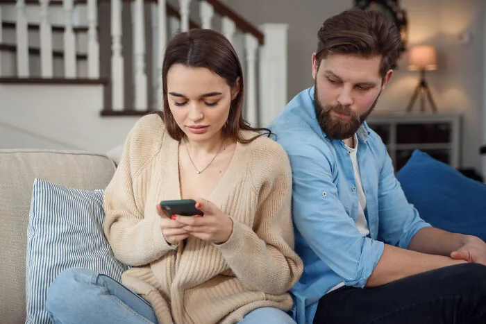 30 People Who Came Across Their Significant Other’s Posts On Reddit Detail What Happened Next