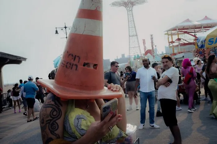 50 Unforgettable Moments Captured On The Streets By Billy Dinh