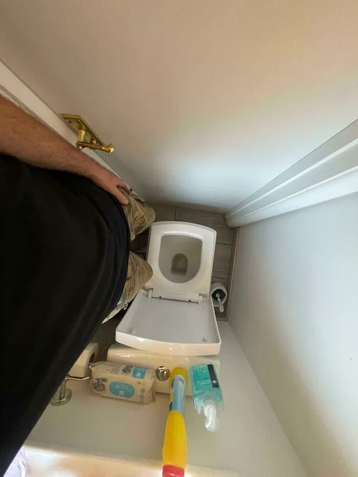 This Toilet At My Sister's House