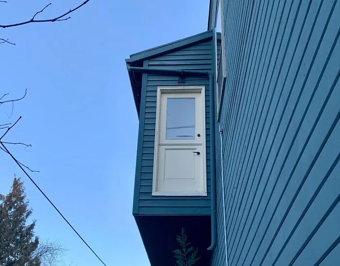 Honey! Check It Out, Our New Apartment Comes With A Balcon- Ahhhhh!!