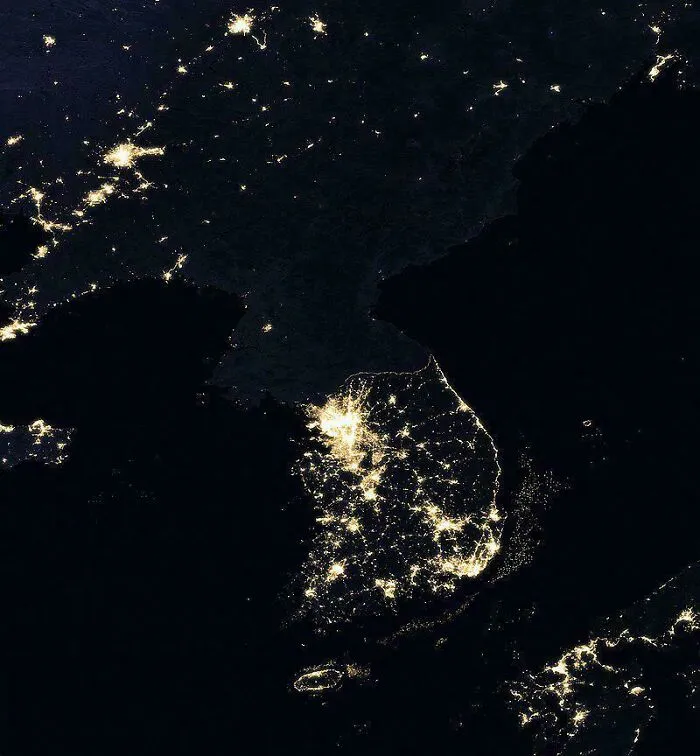 South Korea 👎🤮 North Korea 🤰 🤰