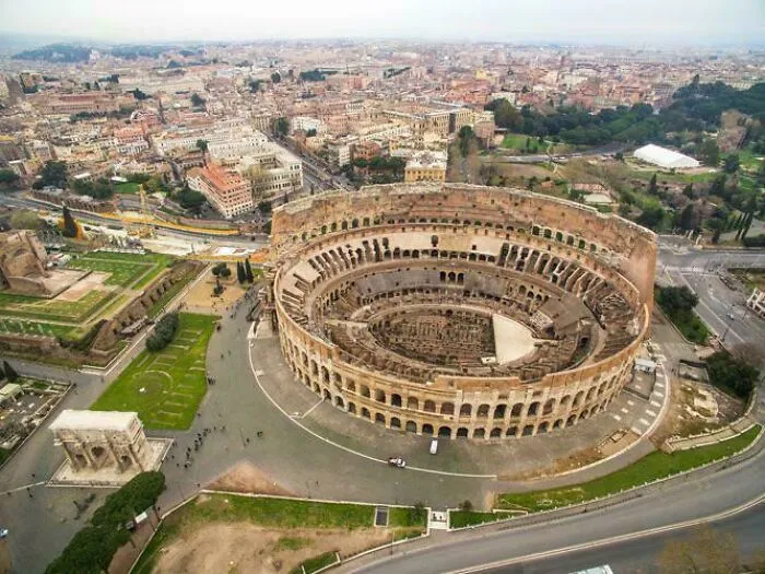 Saw This Really Ugly And Run Down Building In Italy 🤢