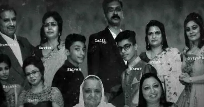 Las muertes de Burari fueron un suicidio colectivo ritual de once miembros de la familia Chundawat, originaria de Burari, Delhi, India, en 2018. Diez personas fueron encontradas ahorcadas, mientras que la anciana de la familia, la abuela, fue estrangulada. Los cuerpos fueron hallados la madrugada del 1 de julio de 2018, poco después de los hechos. Se cree que fue psicosis colectiva.