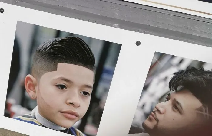 Esta barbería donde puedes darle a un niño pequeño un peinado y recorte de barba de adulto