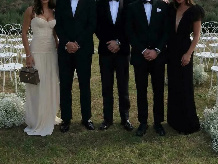 Esta invitada con vestido blanco hasta el suelo