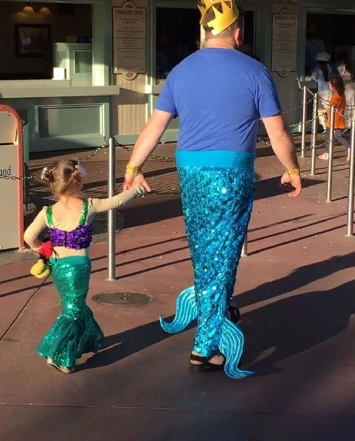 La sirenita y su papá sireno en disneyland