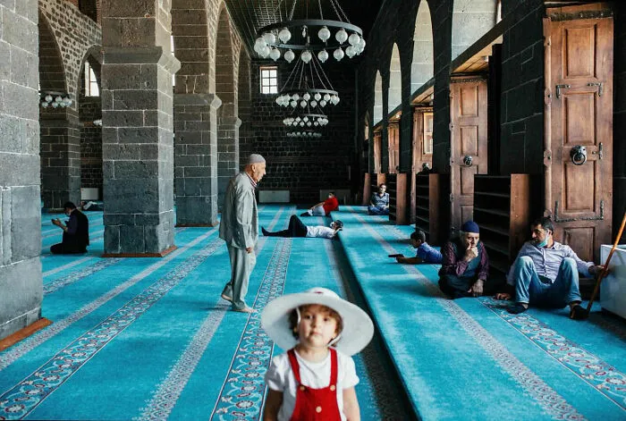 64 Honest Street Shots By This Turkish Photographer