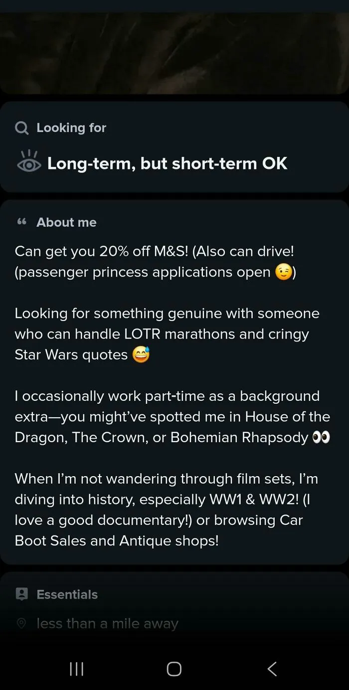Tinder bio for guys mentioning short-term and long-term dating, interests in LOTR, Star Wars, and film background work.