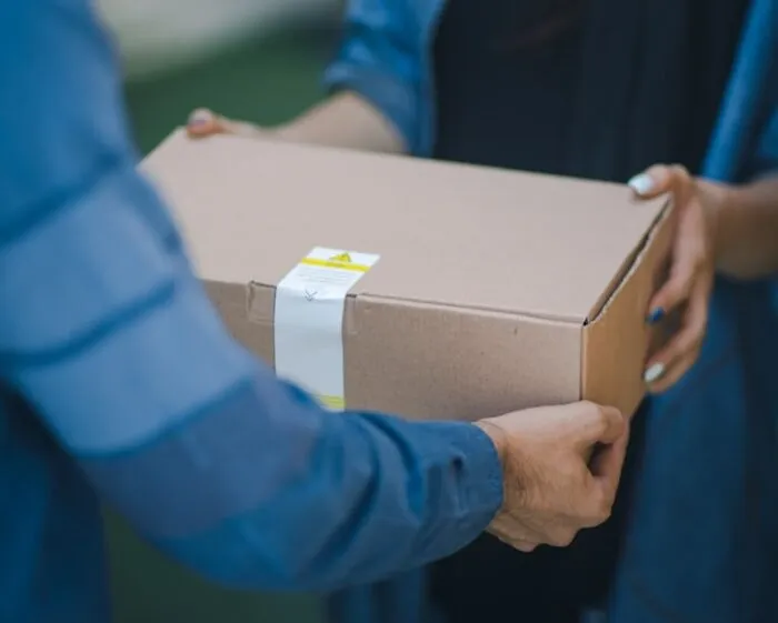 “I Left And Proceeded To Bleach My Eyes”: 32 Food Delivery Drivers Share The Oddest Things They’ve Seen