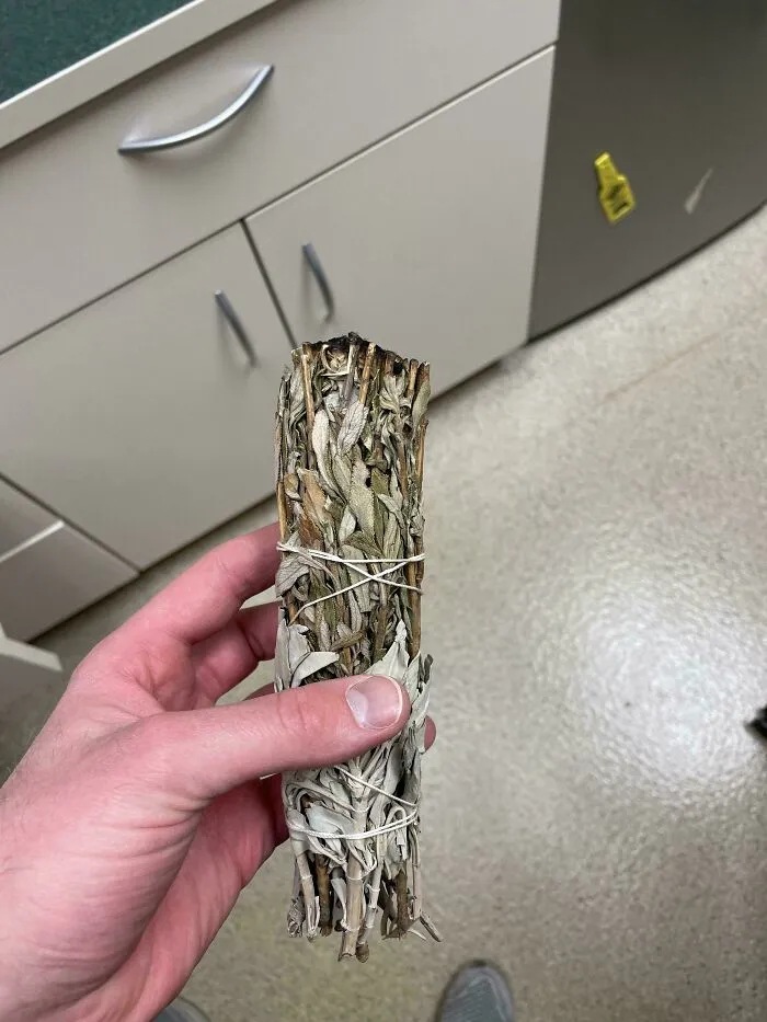 Acabo de comprar un consultorio dental y encontré esto en un cajón. ¿Qué es esto?