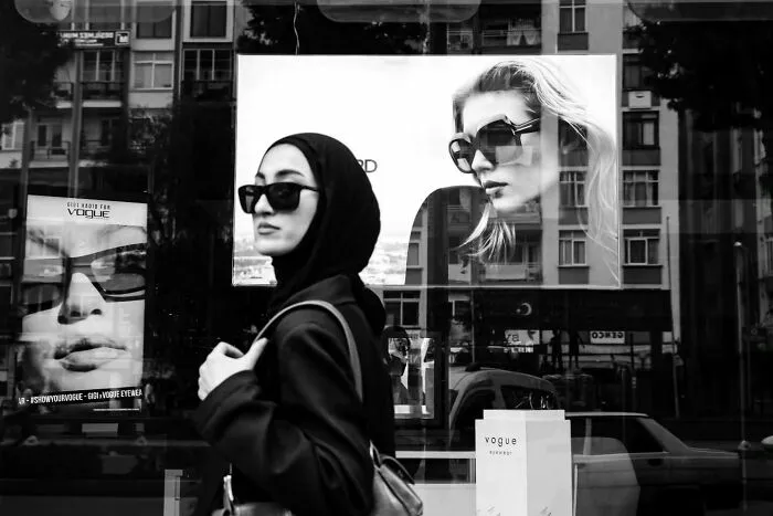 This Photographer Captures Candid Moments Where Timing Is Everything, And Here's The Result (45 Pics)