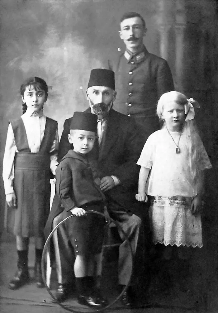 Turkish Family 1920s 