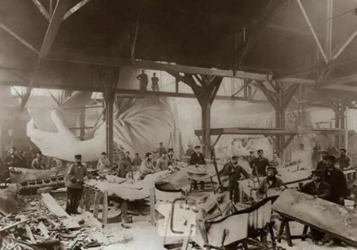The Image Shows The Process Of Building The Statue Of Liberty In Frédéric Auguste Bartholdi's Workshop In Paris, France, Circa 1880s