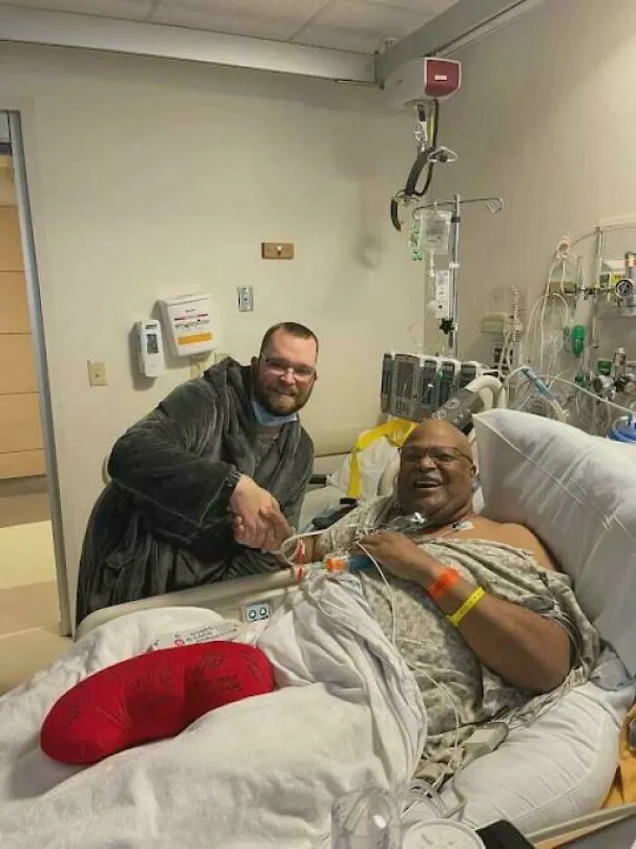 When A Desperate 71-Year-Old Passenger Mentioned He Was In Urgent Need Of A Kidney Transplant, His Uber Driver Made An Extraordinary Decision: To Become His Donor